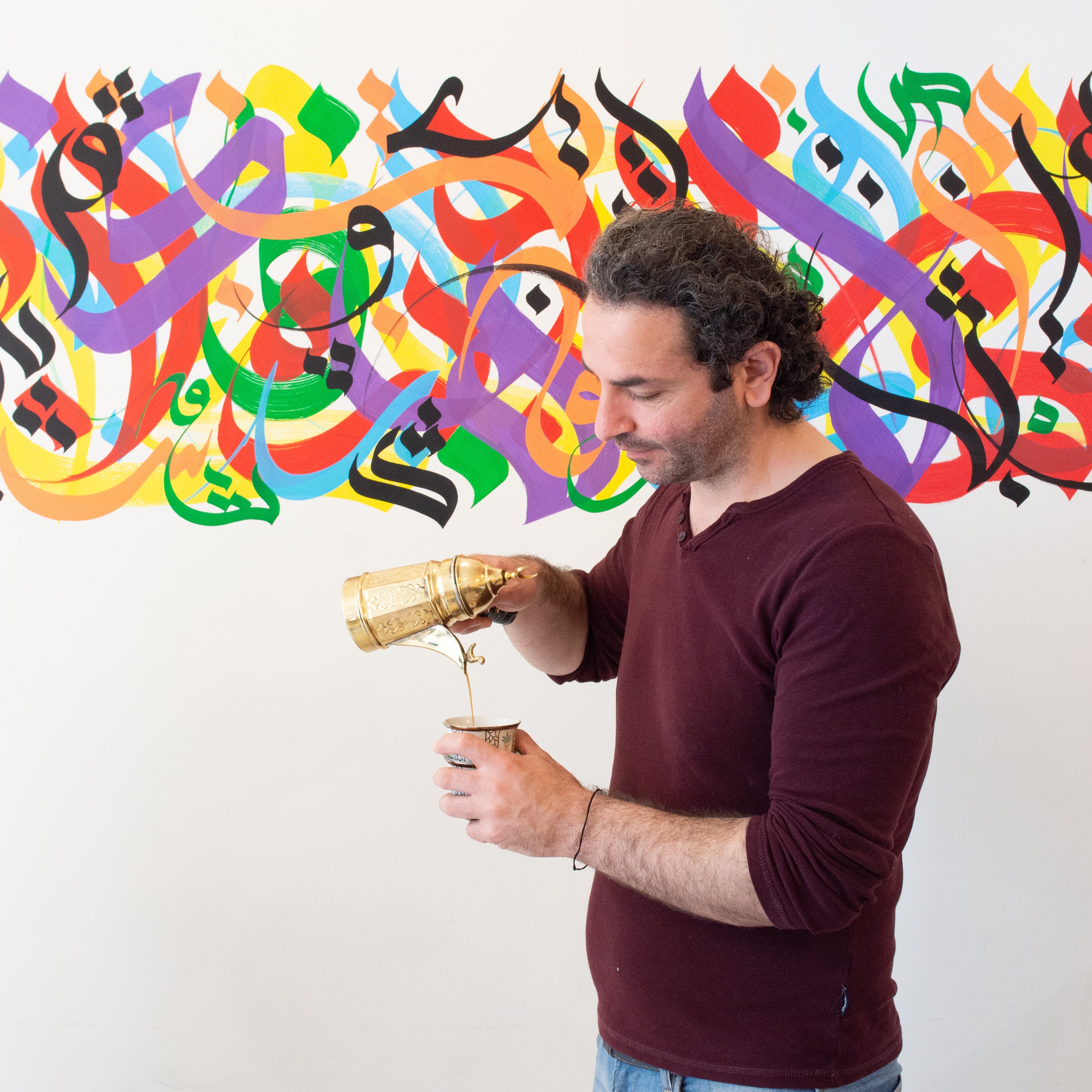 © Tine Van de Vel | Saddam Shkair serveert Syrische koffie © Tine Van de Vel | Saddam Shkair serveert Syrische koffie
