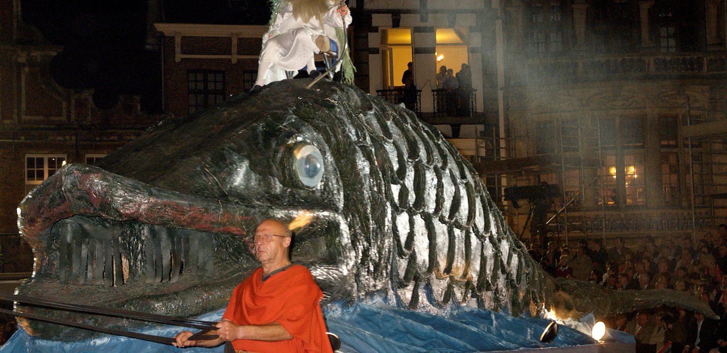 RosBeiaardDendermonde6_Walvis_Reuzenommegang_Dendermonde