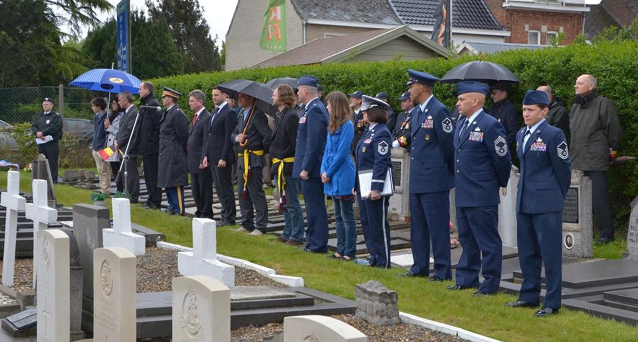 Memorialday8_at_Isolated_Grave_of_Gilbert_Malrait