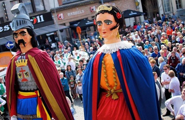 Reuzencultuur1_Reuzen_van_Geraardsbergen_tijdens_hun_huwelijk
