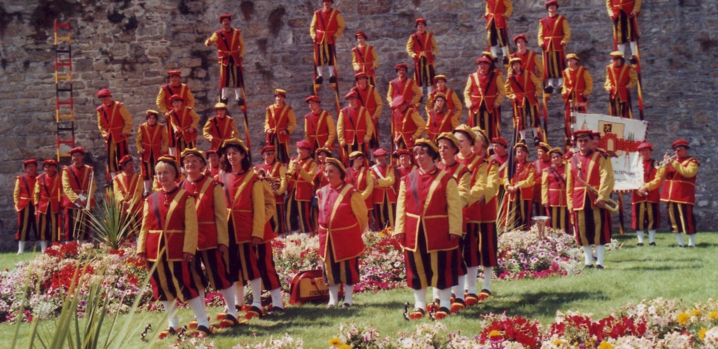 SteltenlopeninMerchtem8_Historischfeest1998VannesFR